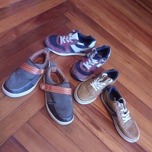 3 Pairs of Little Boys Size 1 Shoes in EUC
